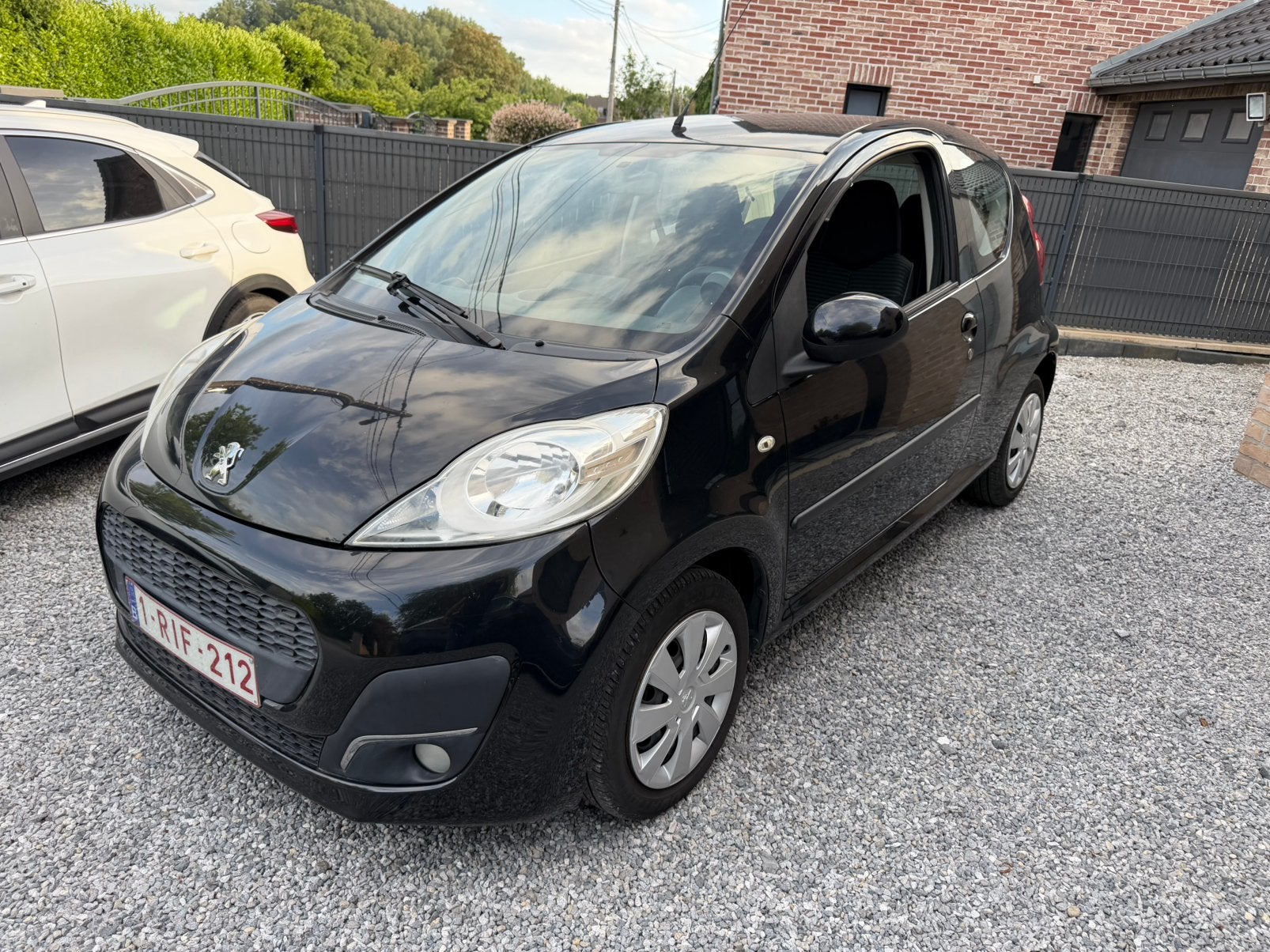Peugeot 107 1000cc essence 2012 92.000km Grand gps carplay, Autos, Achat, Particulier, Essence