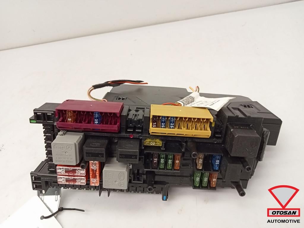 Module de confort Mercedes C W204 Zekeringkast A2049065602, Mercedes-Benz AG, Mercedes-Benz, Utilisé, Mercedesstrasse 120
70372  Stuttgart, DE