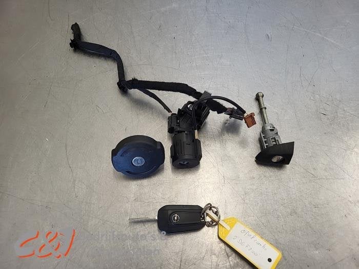 Kit serrure d'un Opel Combo, Autos : Pièces & Accessoires, Carrosserie & Tôlerie, -, Opel, 3 mois de garantie, Utilisé