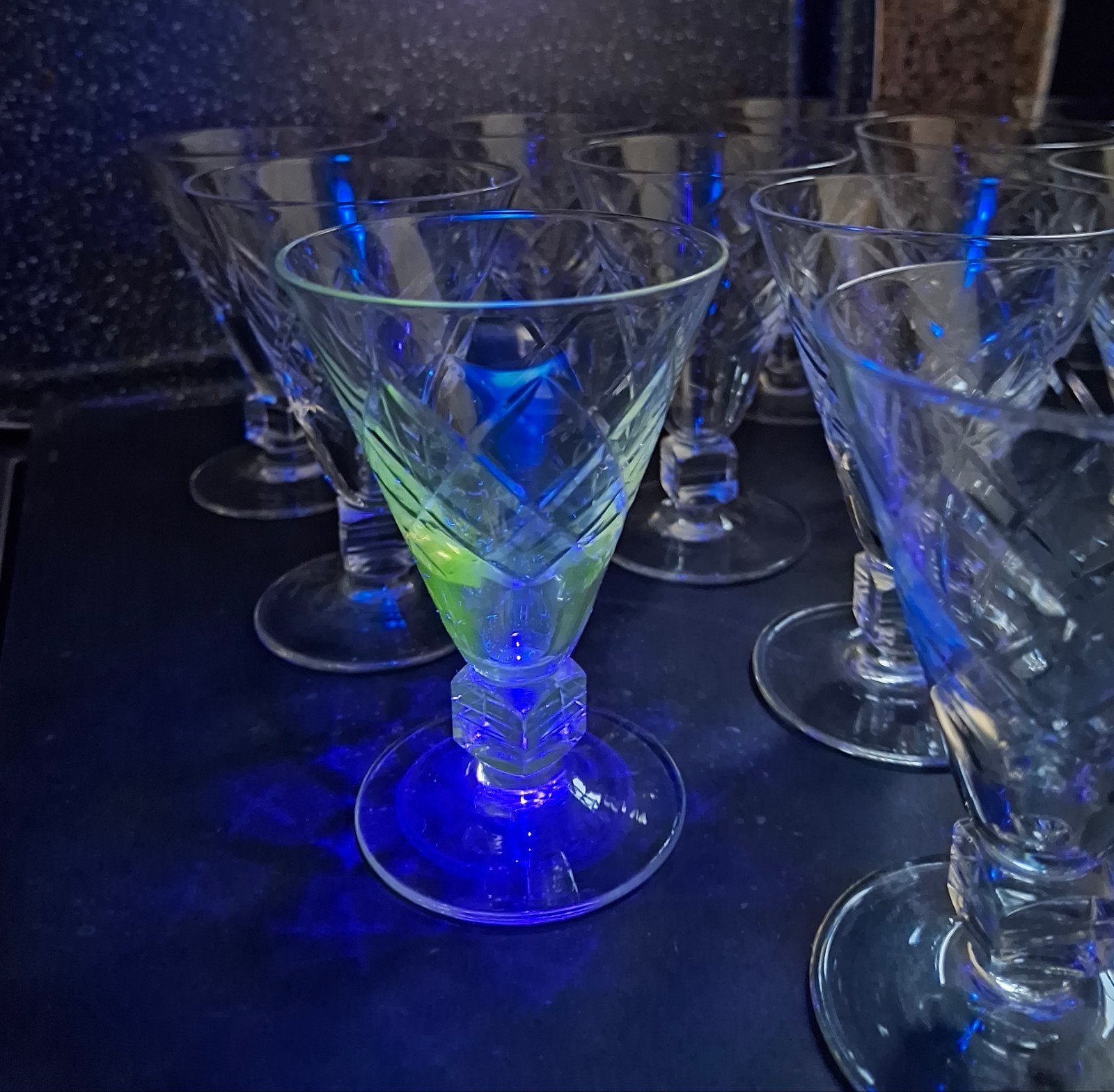 13 verres à uranium : verre Prince Charles DOYEN, Enlèvement