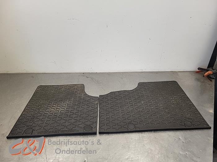 Kit tapis d'un Opel Vivaro, -, Opel, 3 mois de garantie, Utilisé
