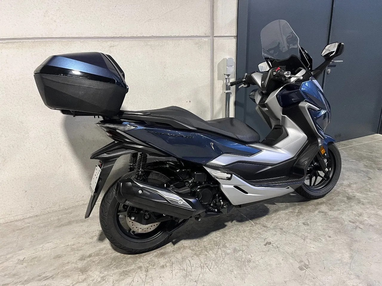 Honda Forza 300 met keyless en topcase, 300 cm³, Scooter, Entreprise, 12 à 35 kW