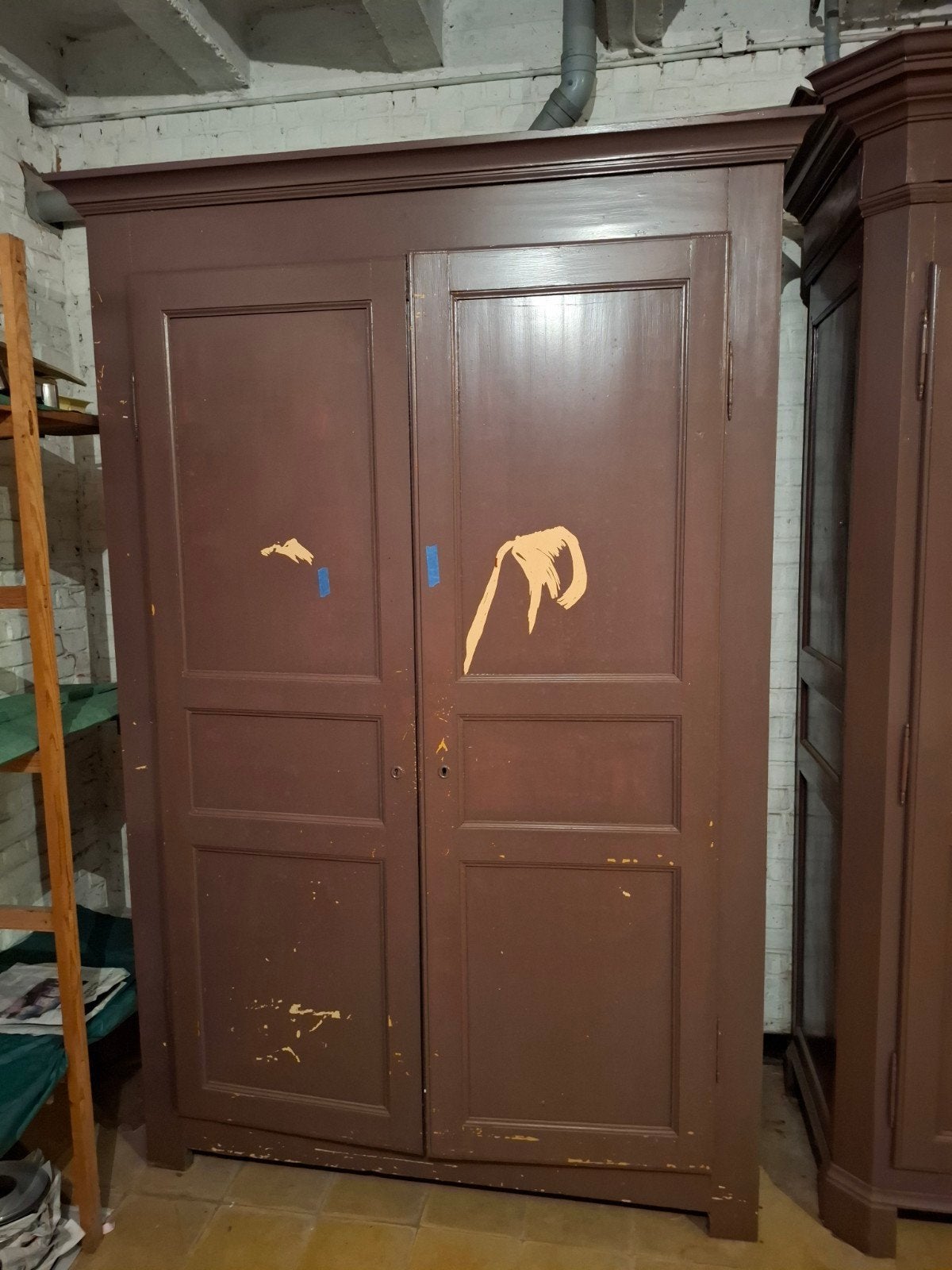 Grande armoire ancienne en bois massif à restaurer, Enlèvement
