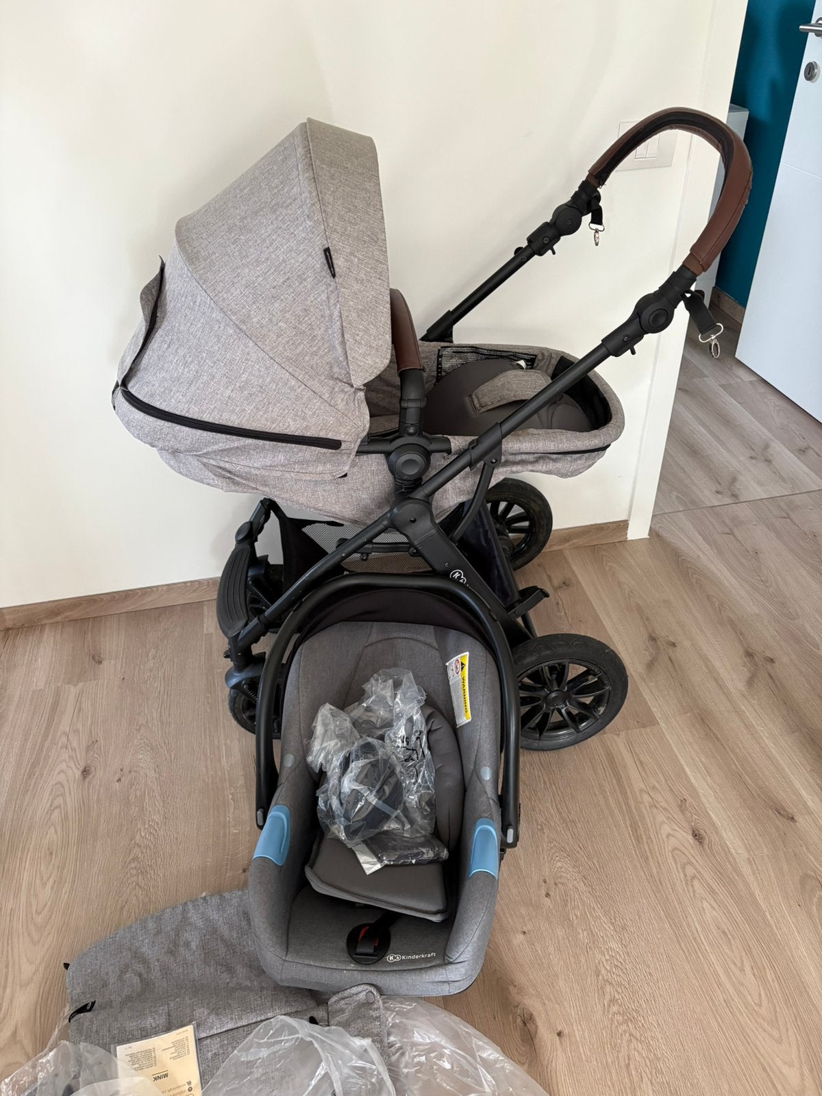 Kinderkraft 3 in 1 kinderwagen, Enfants & Bébés, Poussettes & Combinaisons, Autres marques, Poussette combi, Pneus, Enlèvement