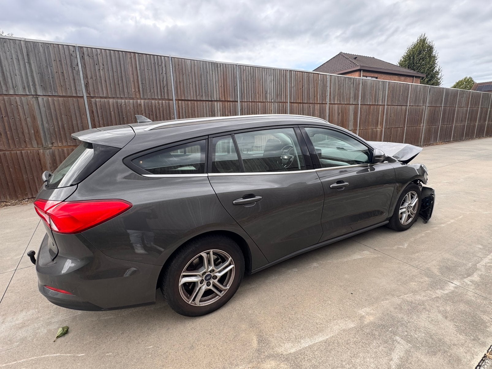 FORD FOCUS SCHADEWAGEN START EN RIJD ENKEL BLIKSCHADE, Auto's, Ford, Focus, Euro 6, Bedrijf, 5 deurs
