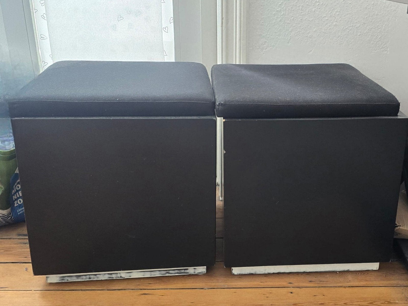 Set van 2 zwarte kubusvormige voetenbanken/voetsteunen - Zee, Ophalen, Gebruikt, Vierkant, Hout
