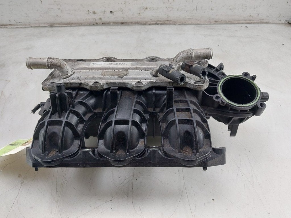 COLLECTEUR D'ADMISSION Volkswagen Golf VII (AUA), Volkswagen, Volkswagen AG, Utilisé, Kundenbetreuung@volkswagen.de