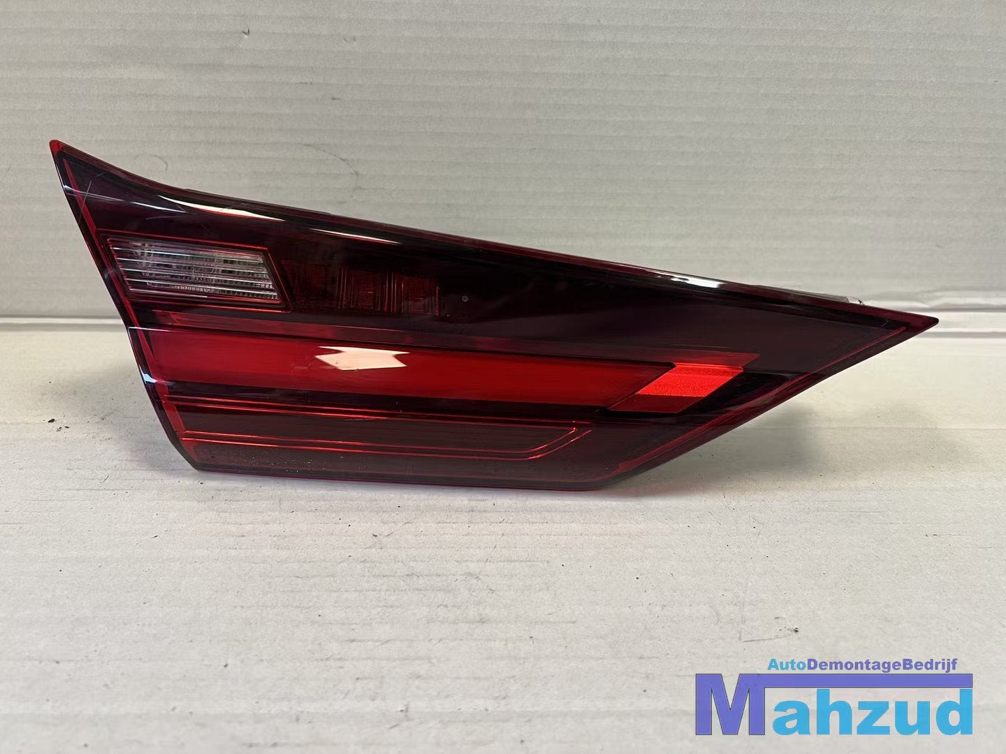 BMW 1 SERIE F40 Links binnen achterlicht 2019+, Petuelring 130
80788  Munich, DE, Info@bmw.de, Utilisé, BMW