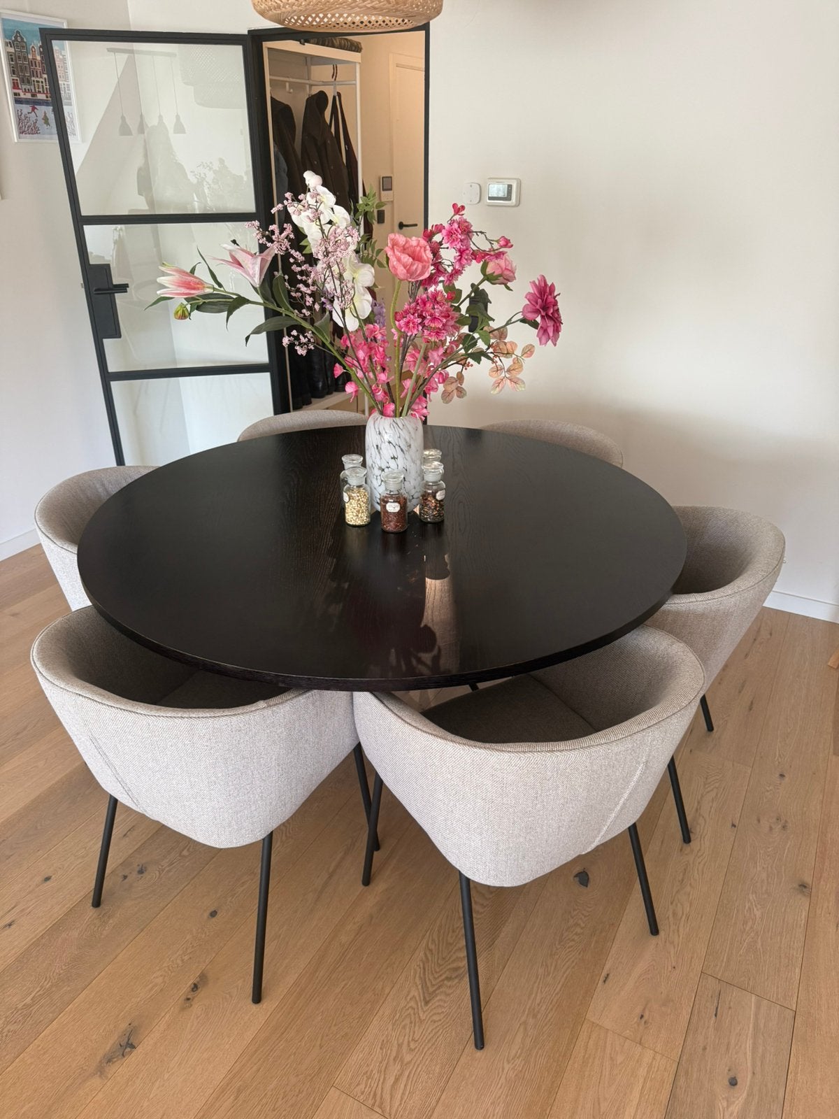Ronde eettafel met 6 grijze stoffen stoelen, Huis en Inrichting, Ophalen, Zo goed als nieuw