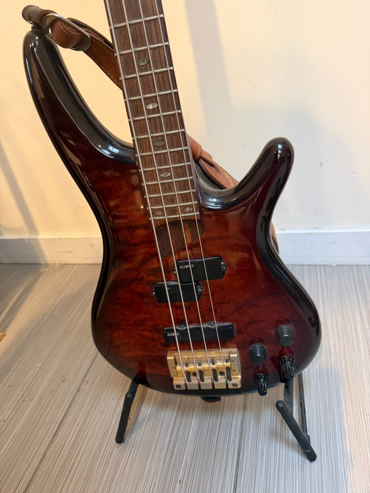 Ibanez SR800 MIJ Trans Red 1996, Enlèvement ou Envoi, Comme neuf