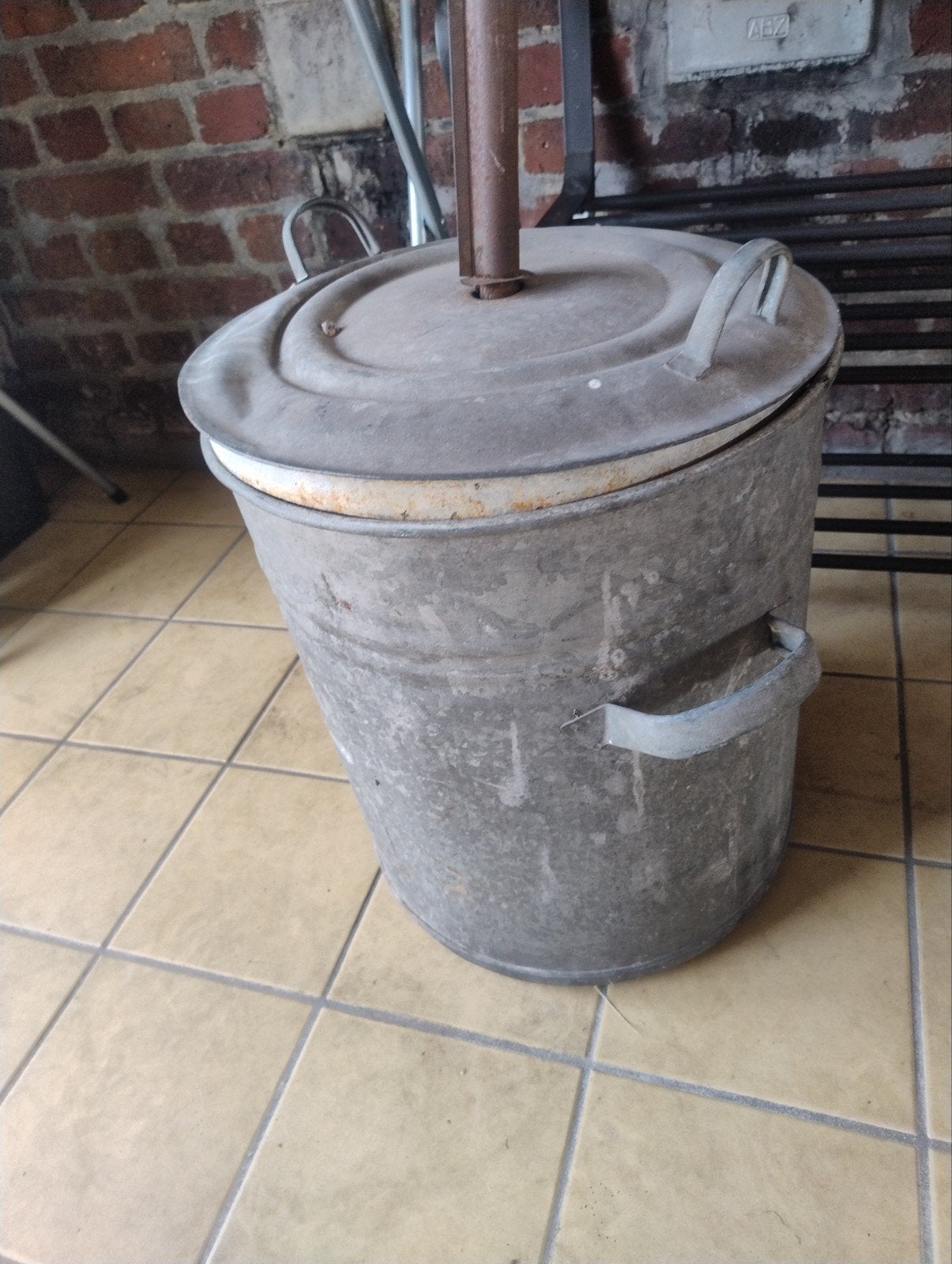 Oude steriliseerketel, Enlèvement
