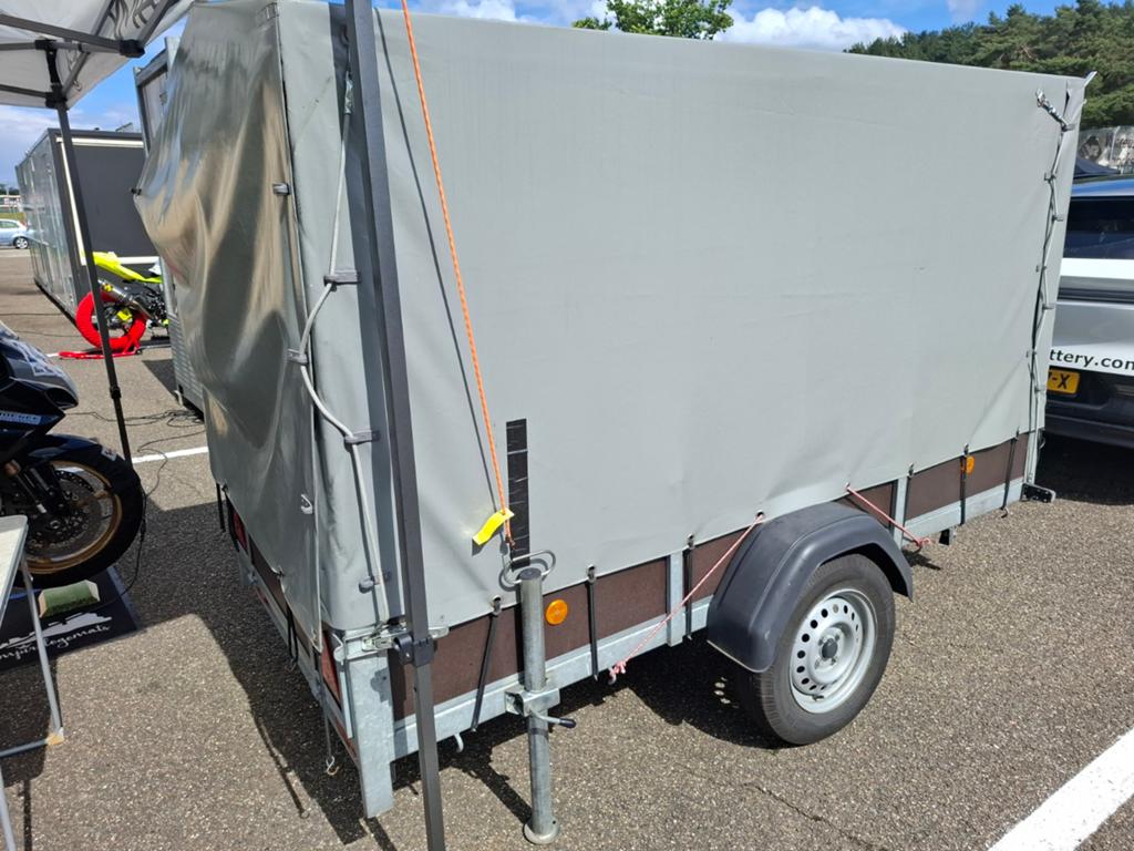 Aanhangwagen voor circuitmotor of motorcross, Ophalen