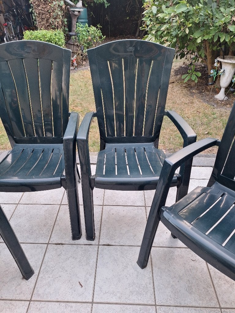 GRATIS Tuinstoelen, Tuin en Terras, Ophalen, Gebruikt, Plastic, Stapelbaar