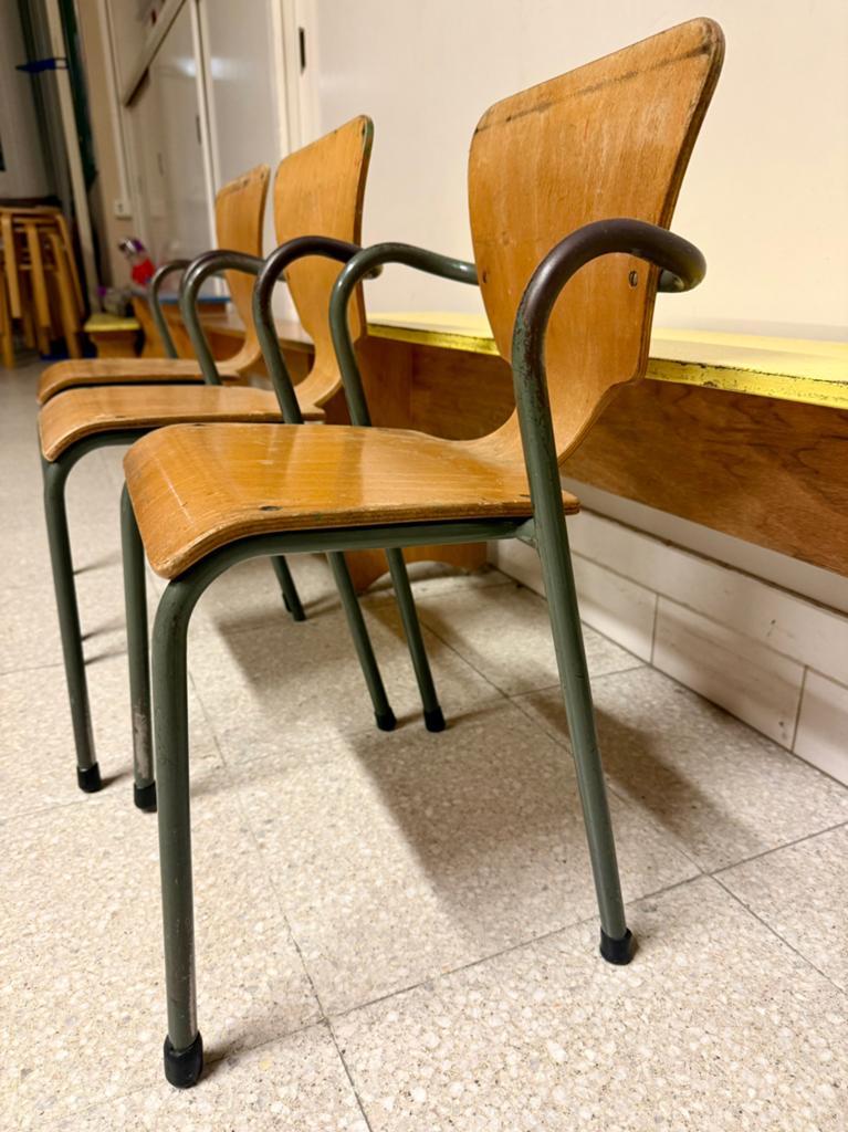 4 charmante peuterstoeltjes uit school uit ‘60, Ophalen, Gebruikt, Bruin, Vier