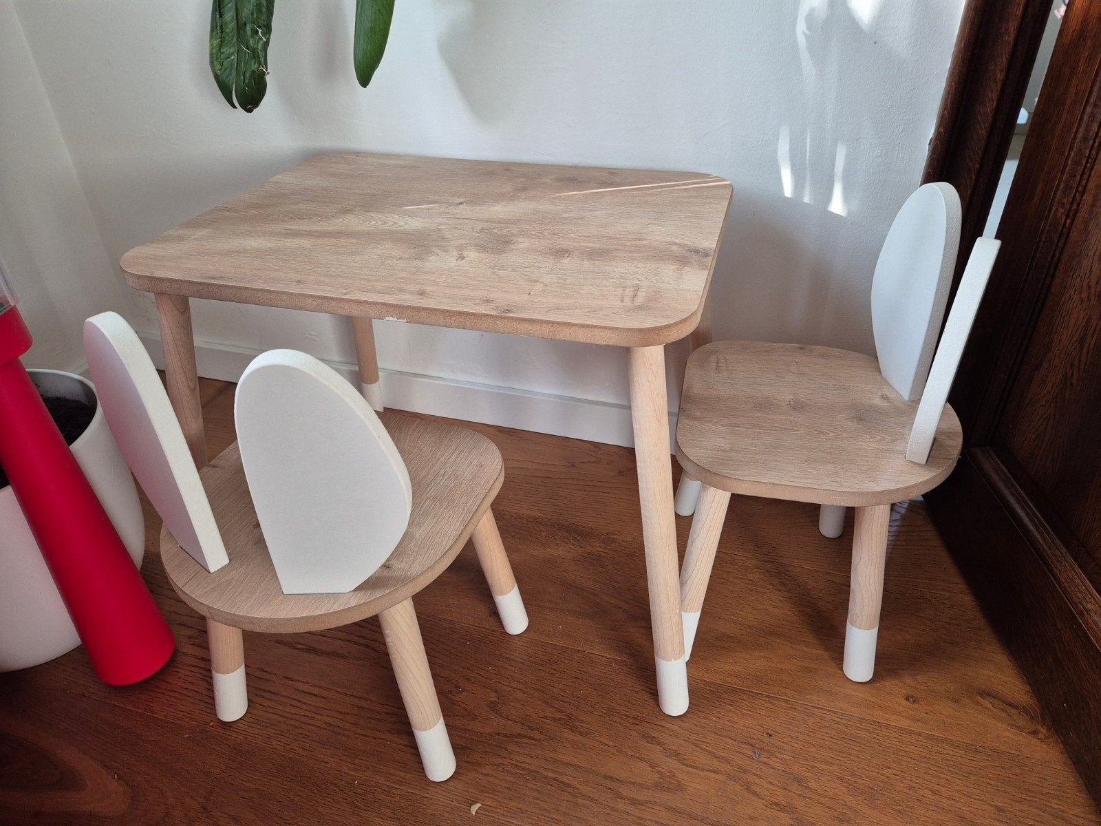 Table pour jeunes enfants avec chaises en forme de lapin, Enfants & Bébés, Enlèvement, Comme neuf, Table(s) et Chaise(s)