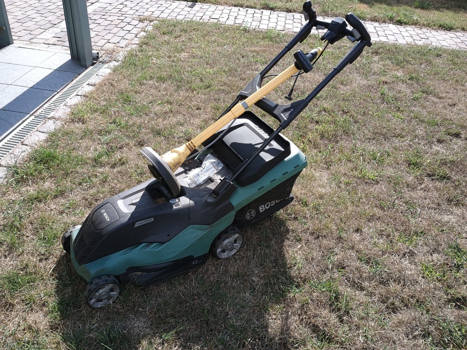 Bosch elektrische grasmaaier + kantmaaier Powerplus, Tuin en Terras, Ophalen, Elektrische grasmaaier