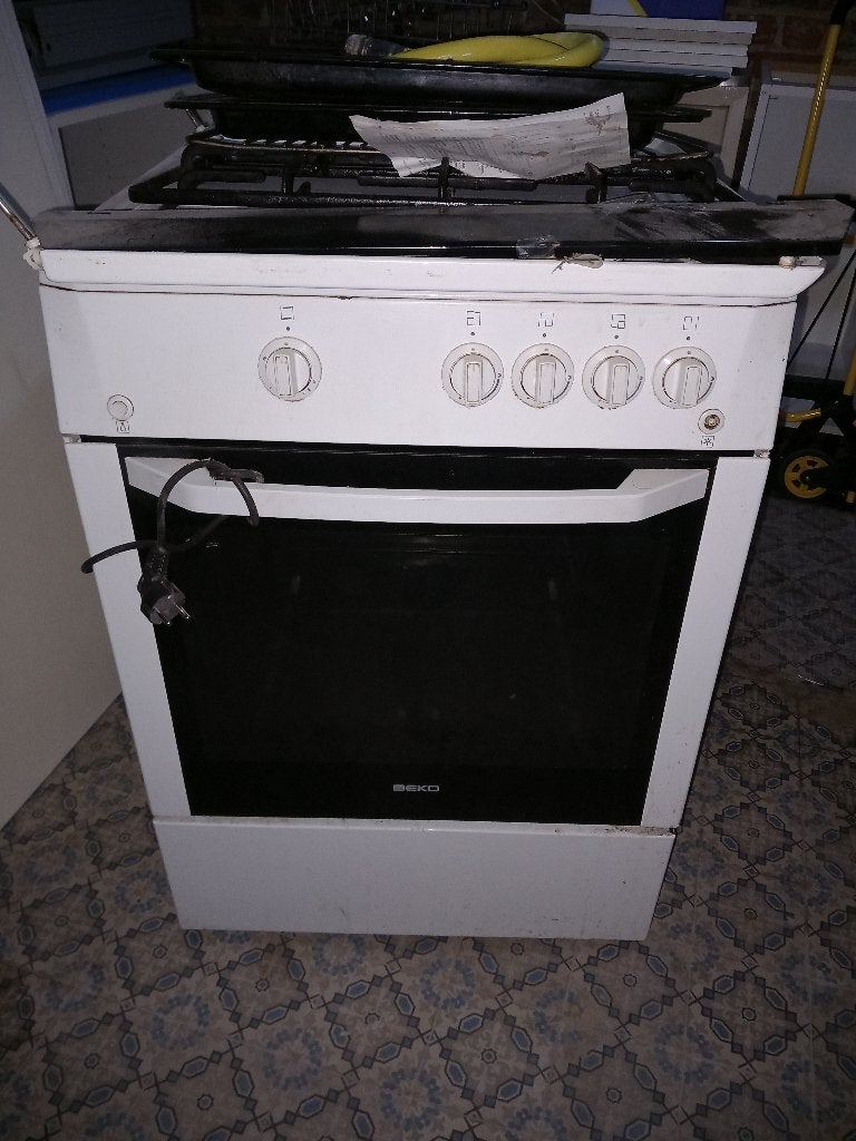 Cuisinière au gaz Beko avec four électrique, Electroménager, Cuisinières, Gaz, 85 à 90 cm, 4 zones de cuisson, Enlèvement