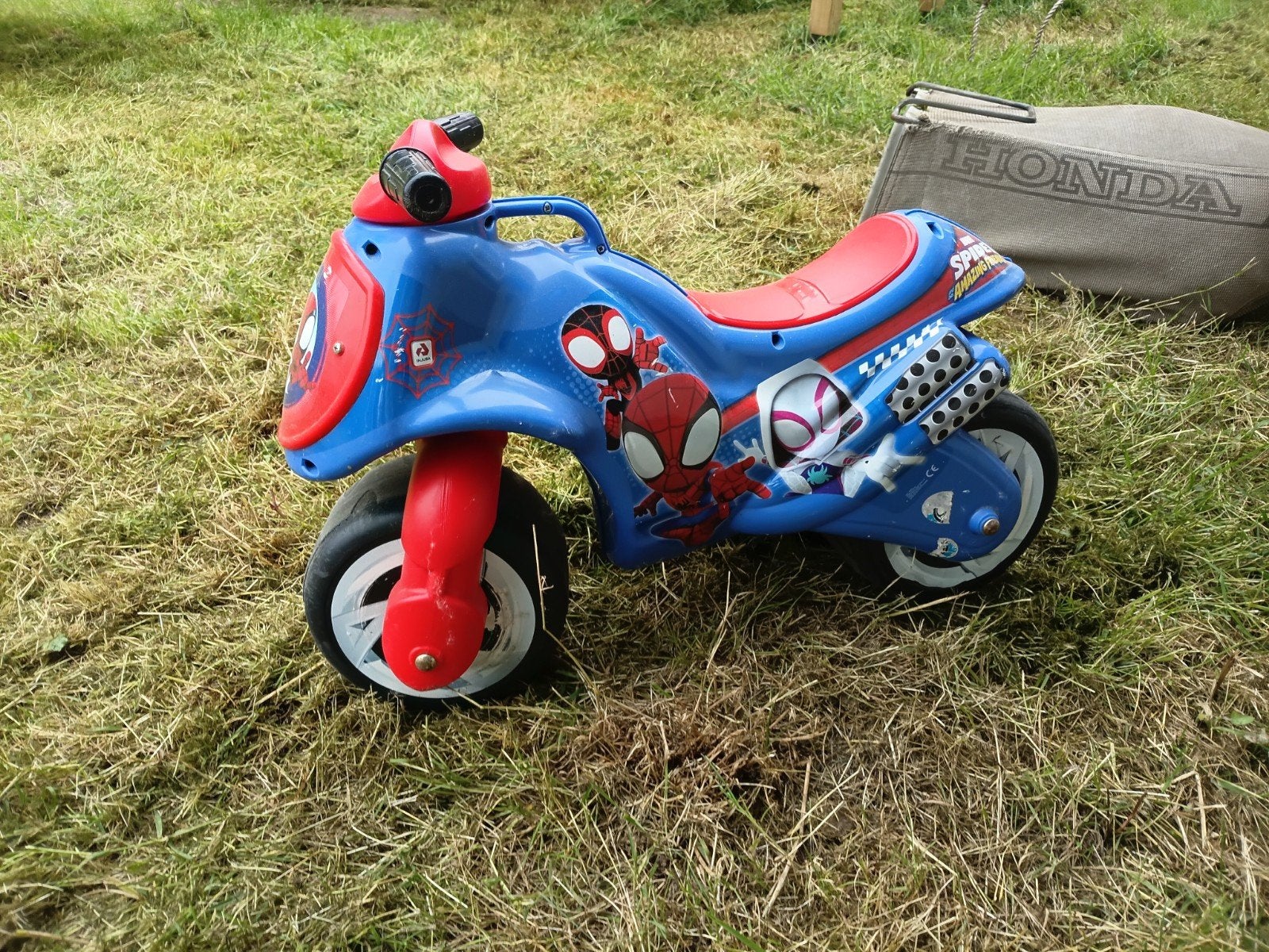 Speelgoed brommer (auto = verkocht), Ophalen
