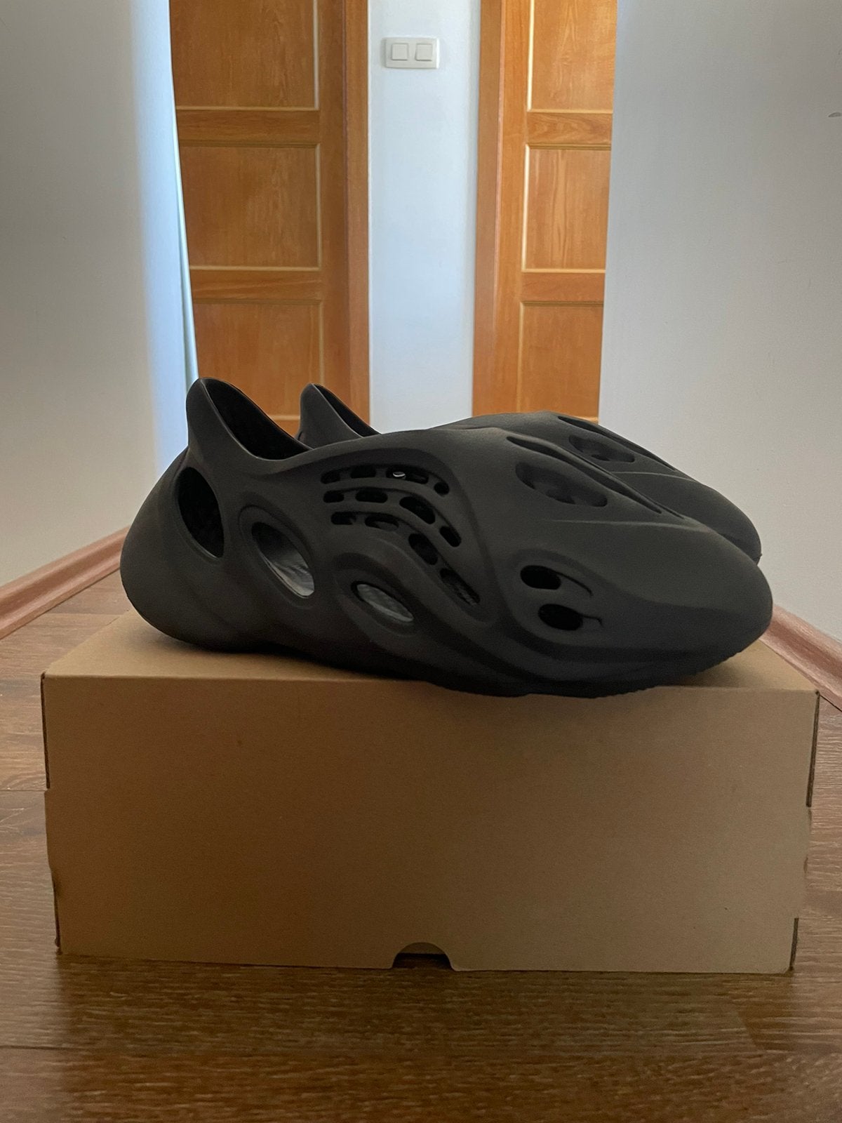 Verkoop 2 paar yeezy’s, Kleding | Heren, Schoenen, Ophalen, Zo goed als nieuw, Zwart, Overige typen
