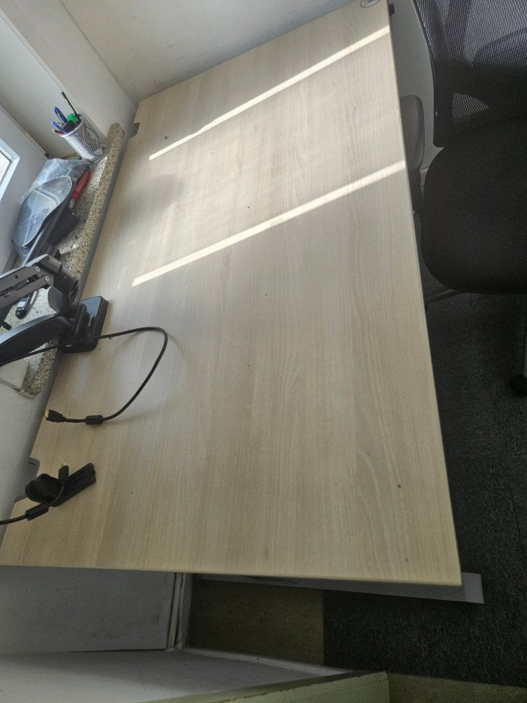 bureau tafel, Huis en Inrichting, Ophalen, Hout, In hoogte verstelbaar, Zo goed als nieuw