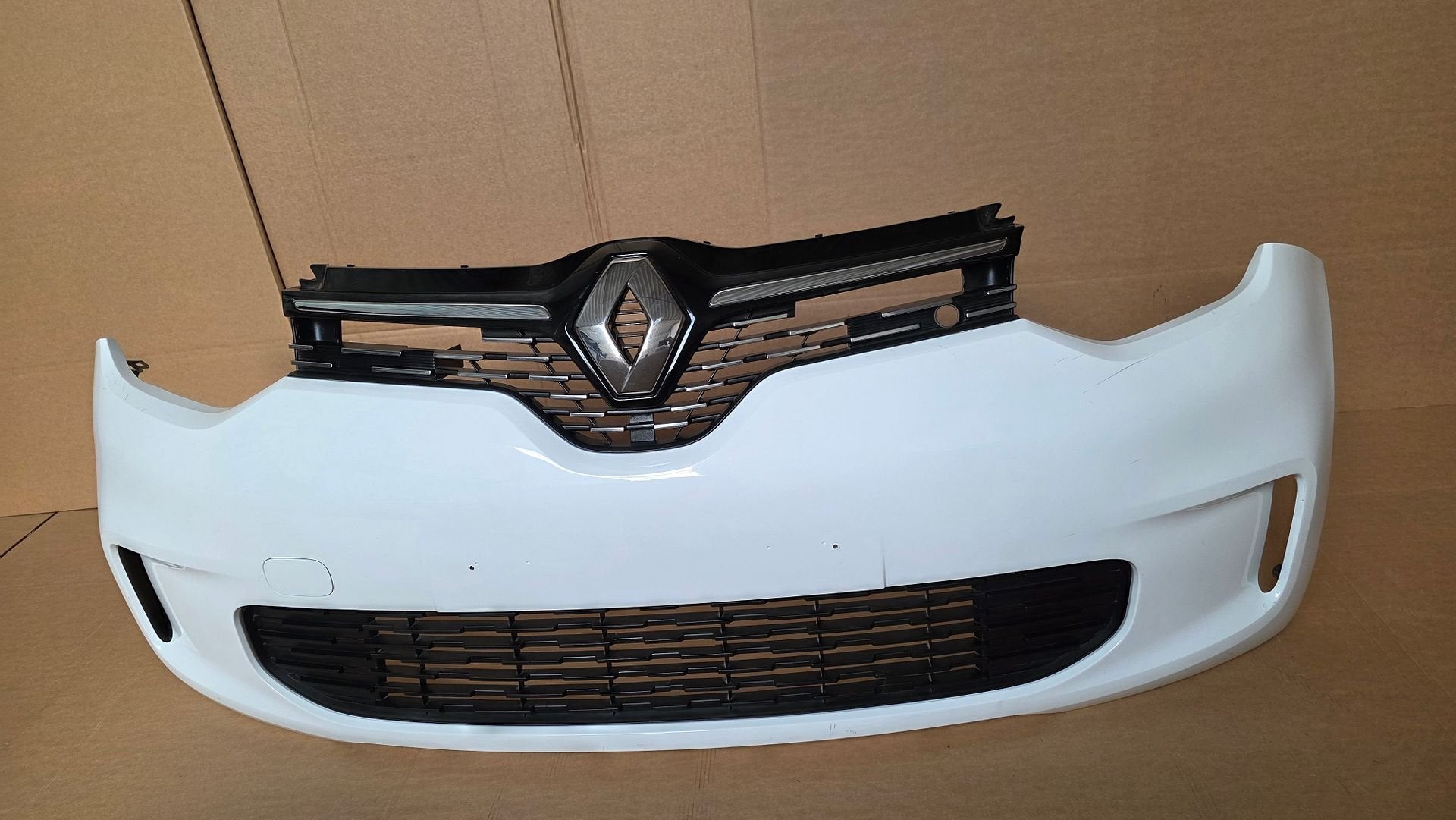 Voorbumper Renault Twingo III 3 Facelift bj.2018-2024 Bumper, Auto-onderdelen, Carrosserie, Bumper, Voor, Gebruikt, Herkomst onderdeel bekend