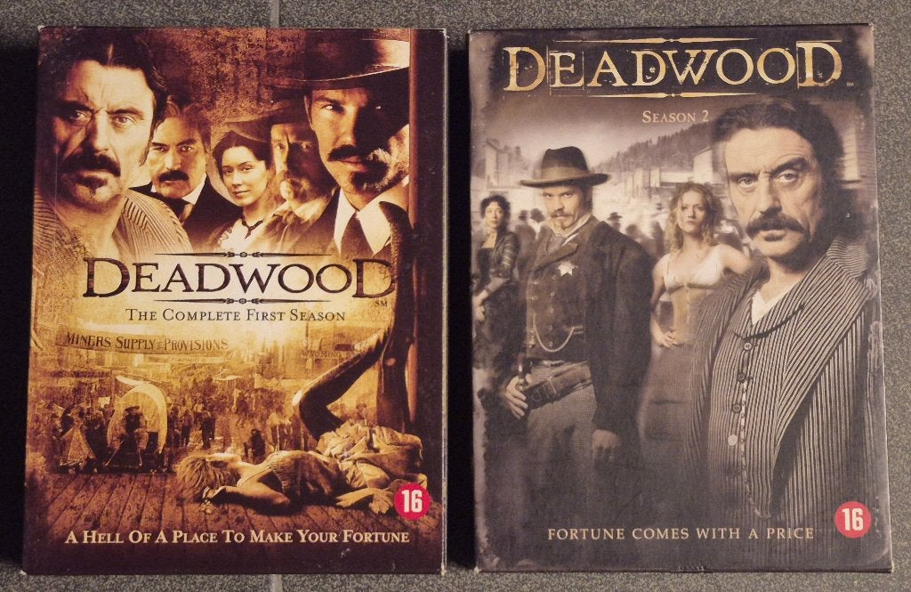 DVD Deadwood serie 1 + 2, Cd's en Dvd's, Ophalen of Verzenden, Zo goed als nieuw, Engels, Bonusmateriaal