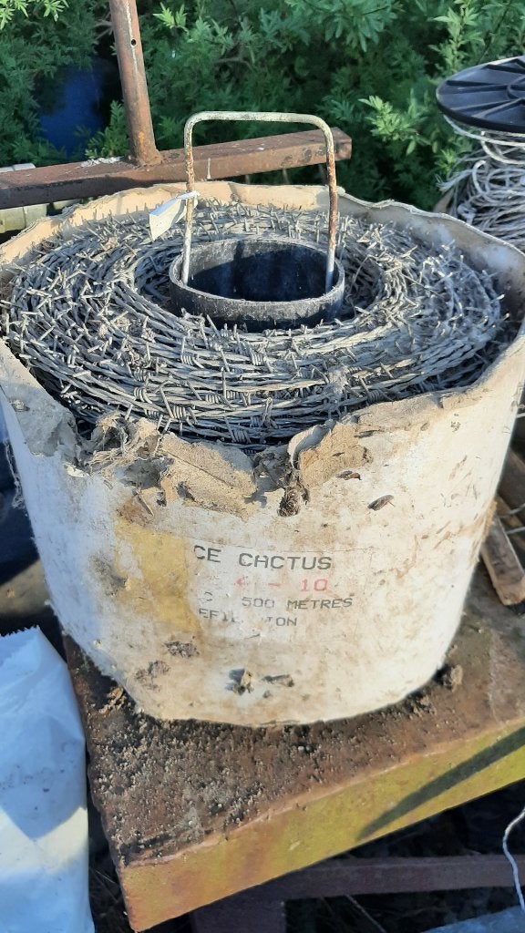 Fils barbelés, Enlèvement