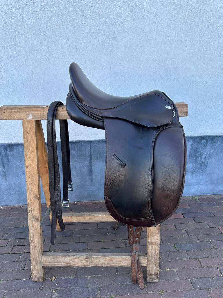 Kentaur dressuurzadel 15 inch donkerbruin, Dieren en Toebehoren, Ophalen of Verzenden, Zo goed als nieuw