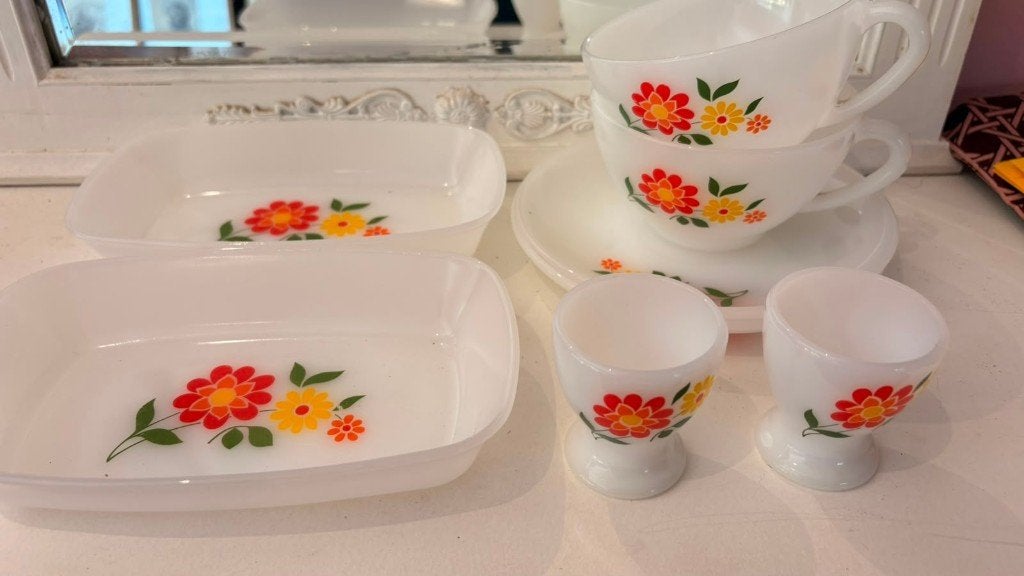 Service Arcopal blanc à fleurs vintage – 8 pièces, Antiquités & Art, Enlèvement