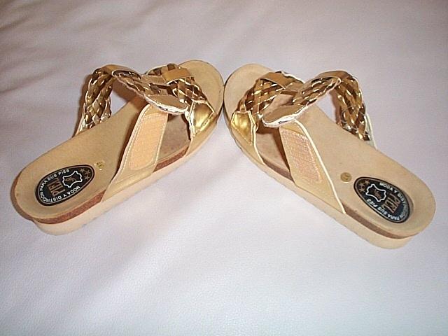 Prachtige VERA PELLE insteker goud leder 37 VP €115, Kleding | Dames, Schoenen, Nieuw, Vera pelle, Sandalen of Muiltjes, Ophalen of Verzenden