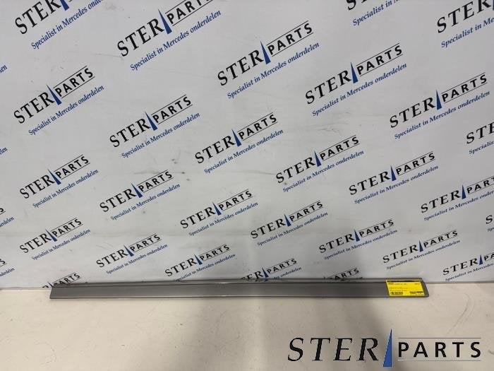 Sierstrip van een Mercedes E-Klasse, Gebruikt, -, Ophalen of Verzenden, -