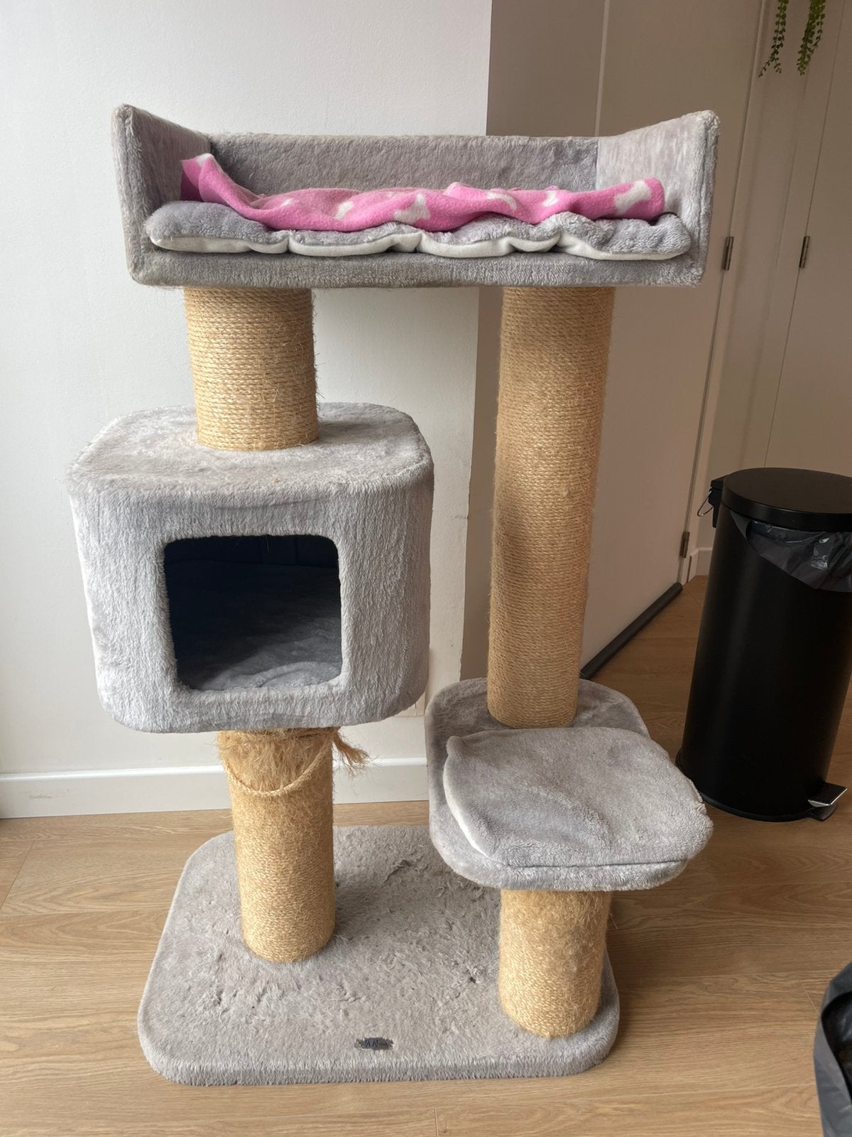 Arbre à chat en état d'usage, Animaux & Accessoires, Meubles griffoirs pour chats, Enlèvement, Comme neuf, Griffoir