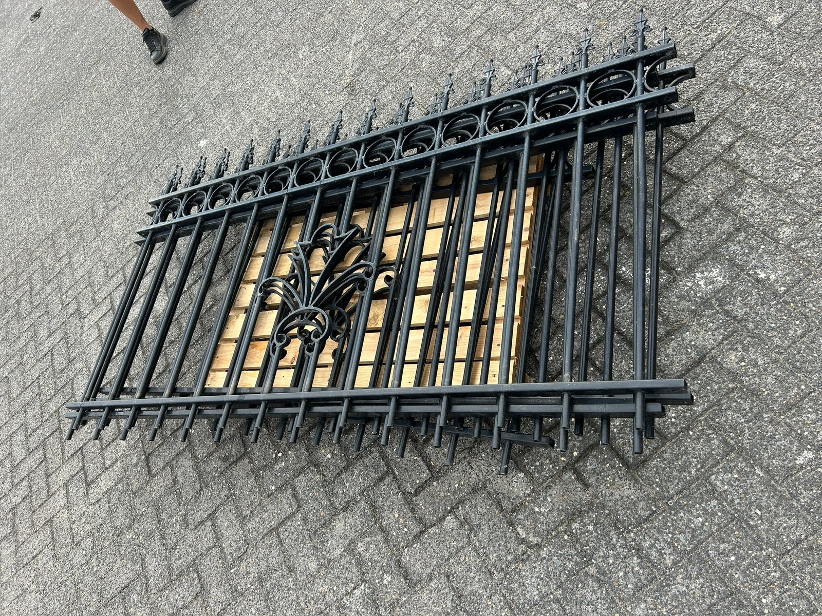 Clôture décorative en fonte 11,5 mètres + portail, Enlèvement, Comme neuf, Clôture ornementale