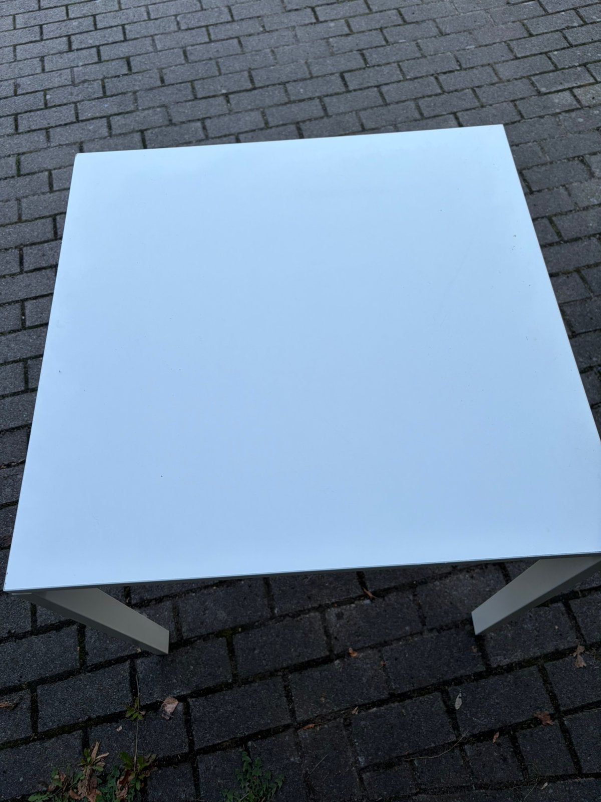 Table blanche, Carré, Synthétique, Enlèvement, Utilisé