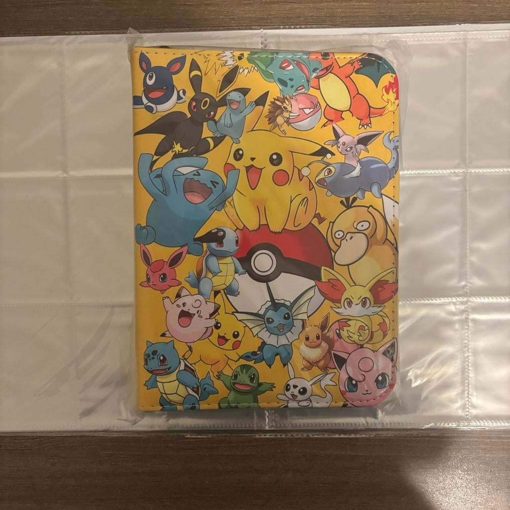 Pokemon verzamelmap - 4 pocket - album map - 400 cards, Ophalen of Verzenden, Zo goed als nieuw