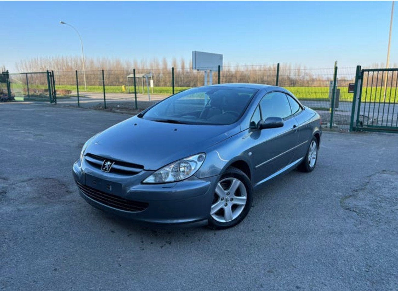 Peugeot 307  CC  2.0 essence Airco LEZ Ok, Auto's, Cabriolet, https://public.car-pass.be/vhr/e5164a28-3ba4-4305-b55d-c9ba4830387e