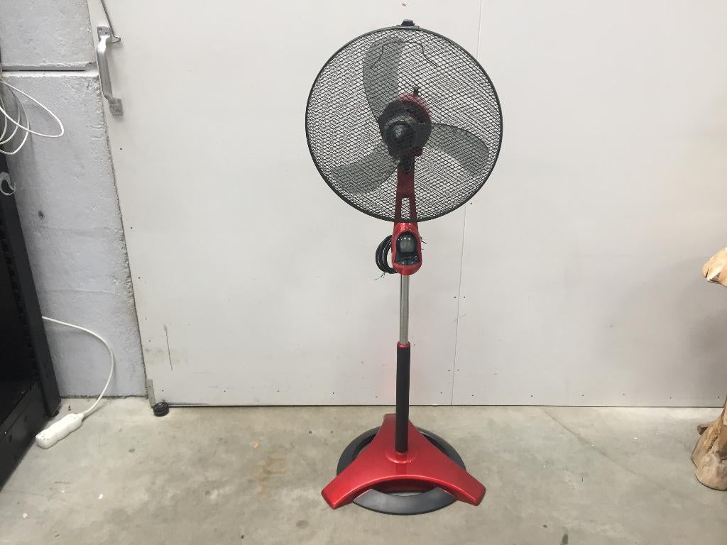 (48) Recente statief verstelbare Ventilator rode kleur., Ophalen, Zo goed als nieuw