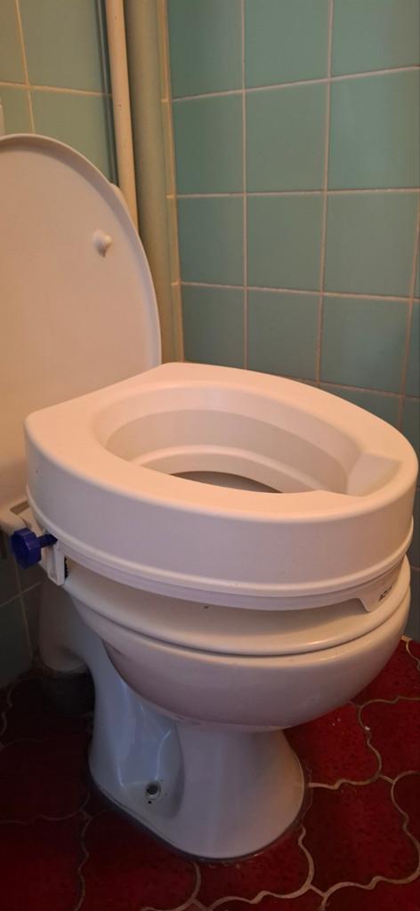 Toiletverhoger zonder deksel 
(Aquatec AT90), Ophalen