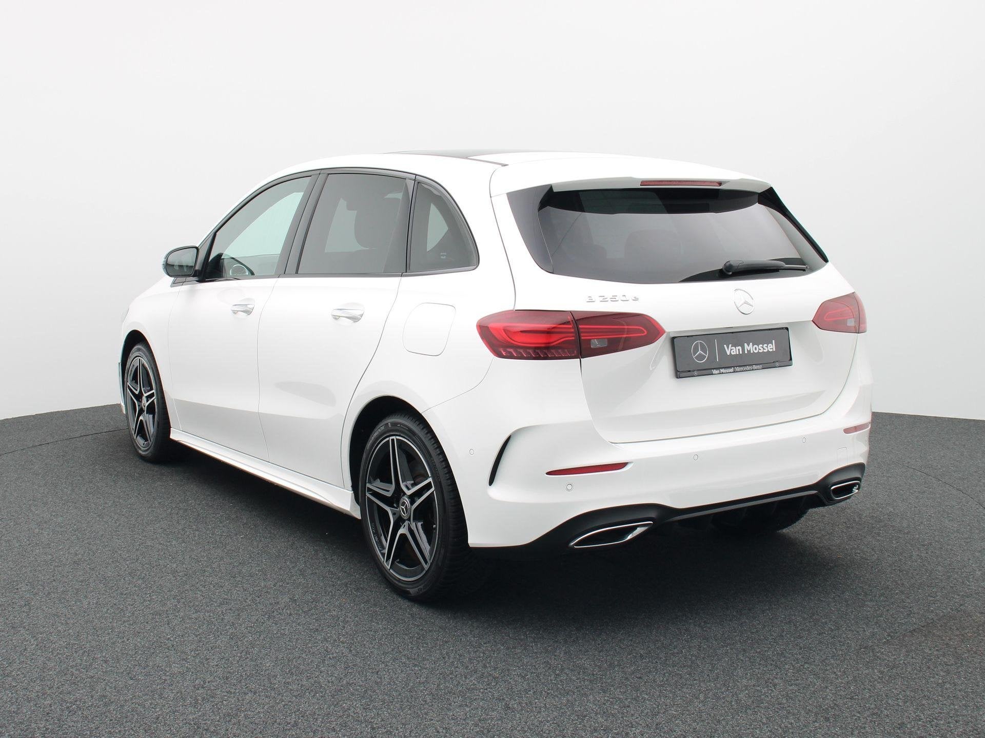 Mercedes-Benz B 250 e AMG Line + MULTIBEAM + PANO DAK + CARP, Auto's, Mercedes-Benz, Dealer onderhouden, 4 cilinders, 16 kWh, https://public.car-pass.be/vhr/946fb2fa-404b-401f-8ff0-50c00283c4d7