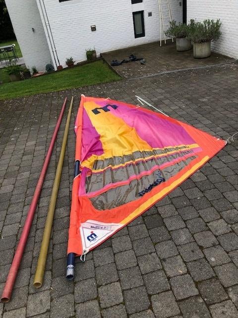 3 windsurfmasten en 1 MISTRAL zeil, Ophalen, Gebruikt, Plank, Met draagtas