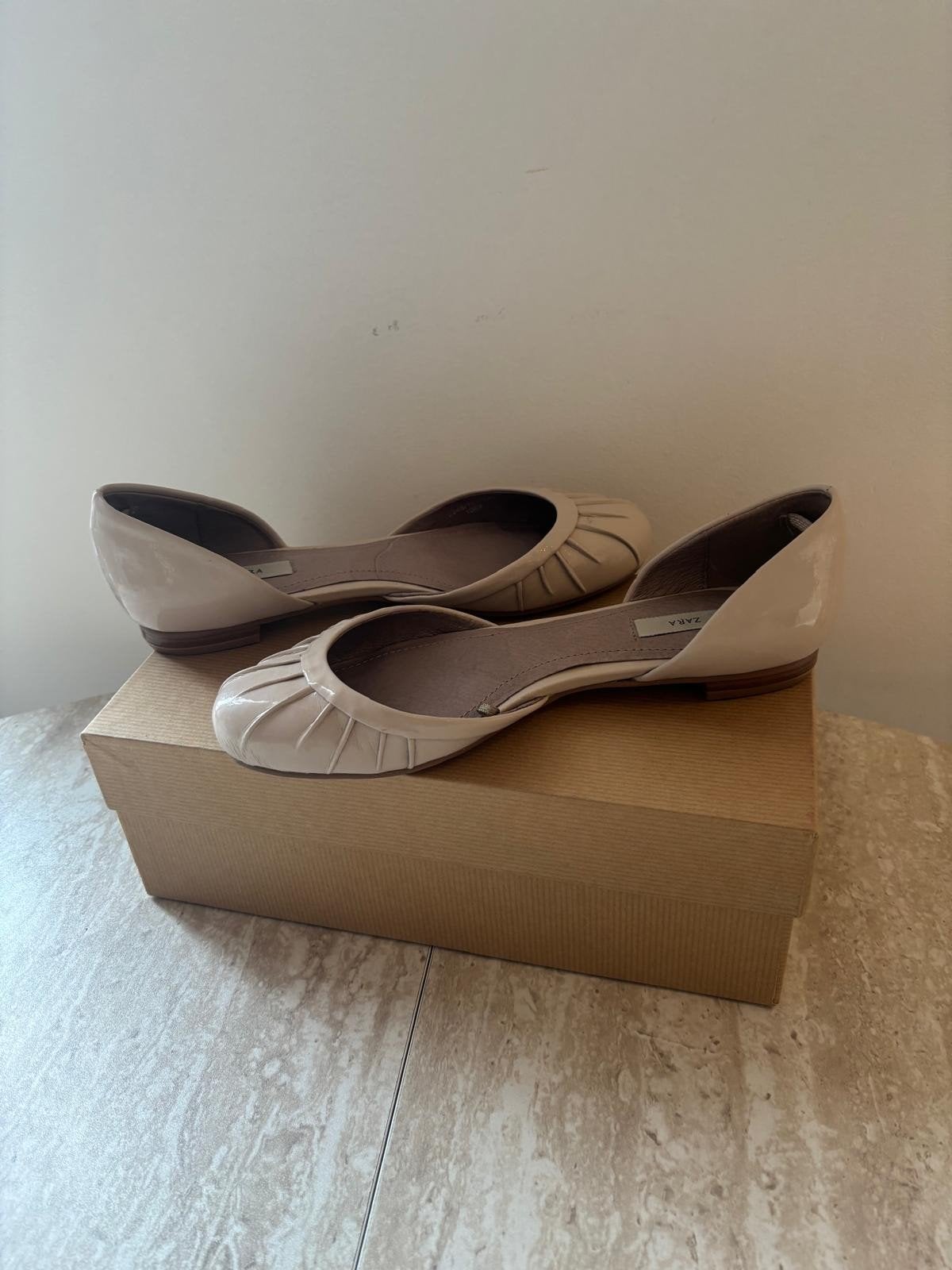escarpins plats beige verni ZARA taille 37, Vêtements | Femmes, Comme neuf, Enlèvement, Ballerines, Zara
