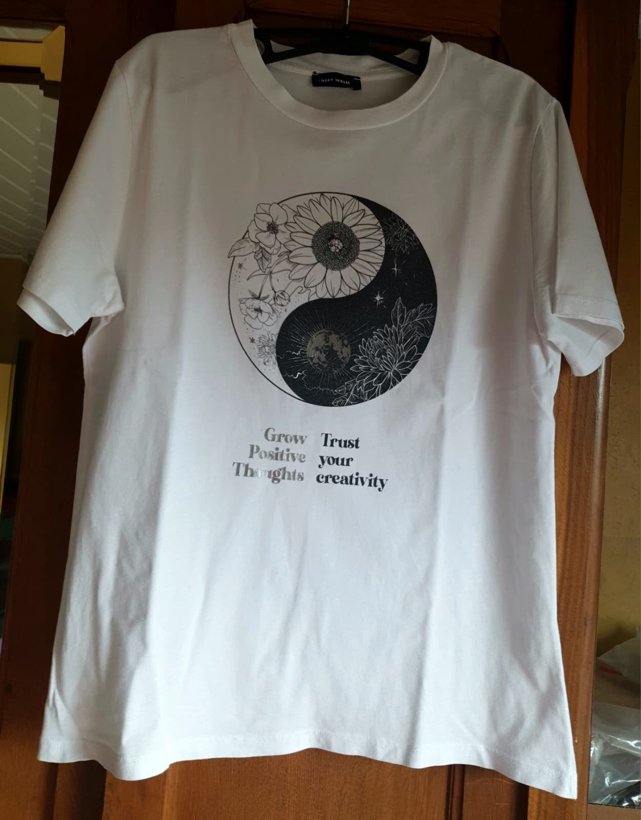 Tally Weijl Wit T-Shirt met Yin Yang Bloemenprint - Maat S, Tally Weijl, Wit, Ophalen of Verzenden, Zo goed als nieuw