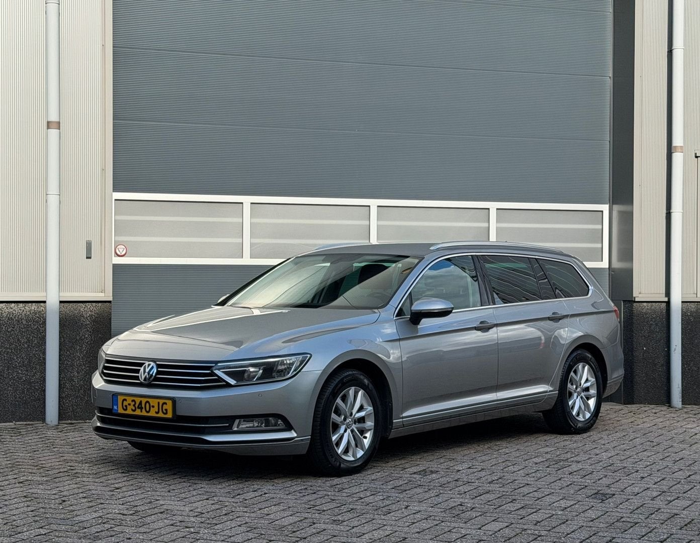 Volkswagen Passat Variant 1.8 TSI Business Edition bj.2016 A, Argent ou Gris, Achat, Carnet d'entretien, Break