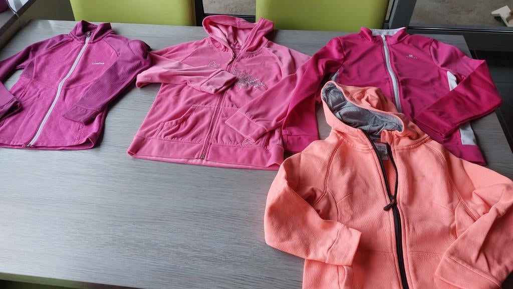 Sport jasjes meisje maat 140, Enfants & Bébés, Vêtements enfant | Taille 140, Enlèvement ou Envoi, Pull ou Veste, Decathlon, Comme neuf