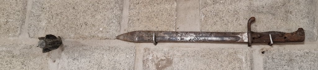 zwaard / bajonet en kogel of granaat objet, Ophalen of Verzenden, Landmacht, Zwaard of Sabel