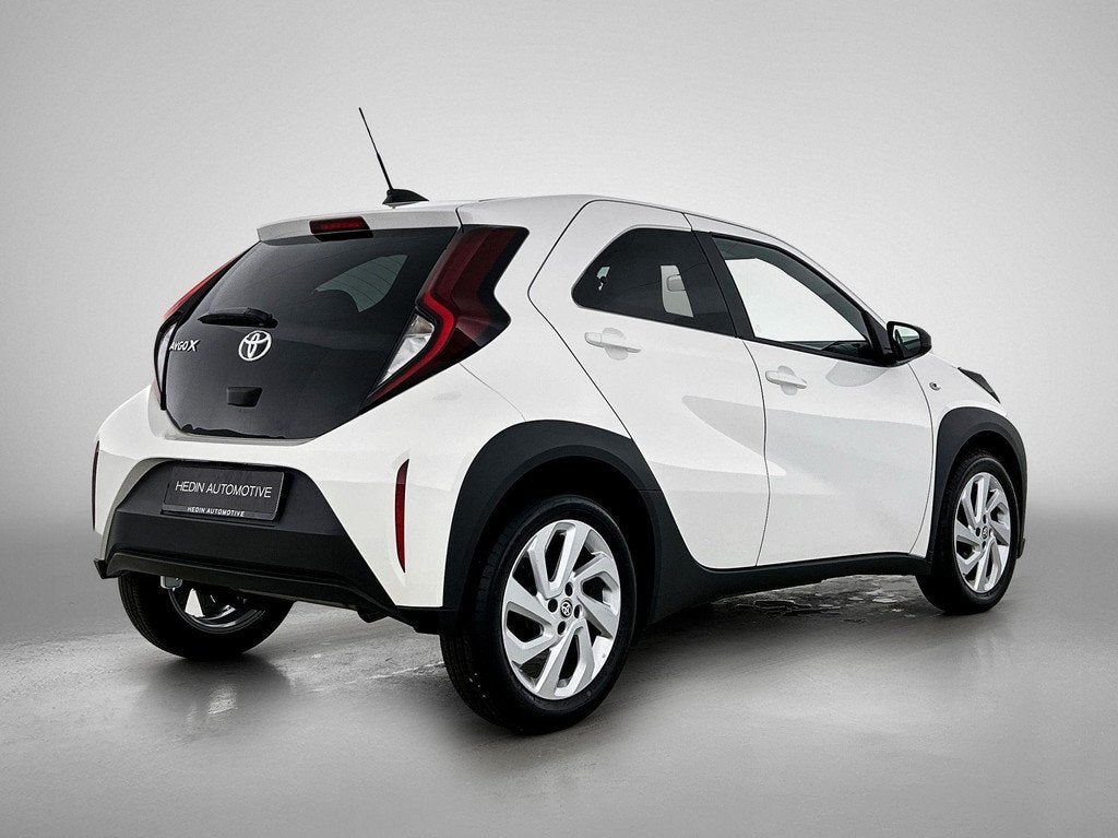 Toyota Aygo X 1.0 VVT-i Play | Navigatie | Achteruitrijcamer, Voorwielaandrijving, Stof, Gebruikt, 72 pk