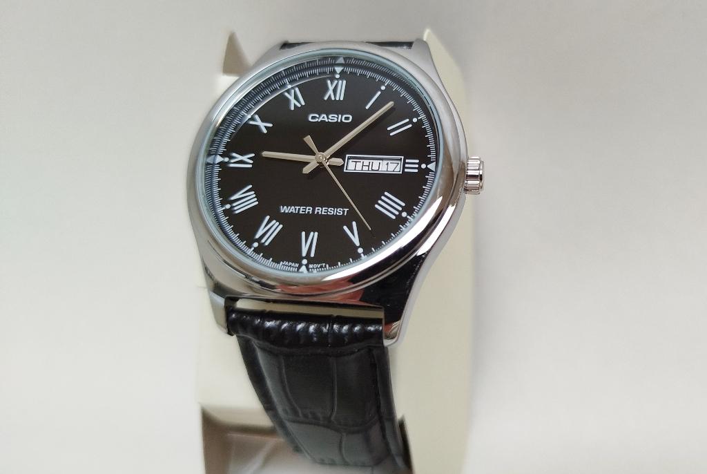 Casio Gents Classic MTP-V006L-1B zwart. 38mm., Bijoux, Sacs & Beauté, Montres | Hommes, Casio, Cuir, Acier, Envoi