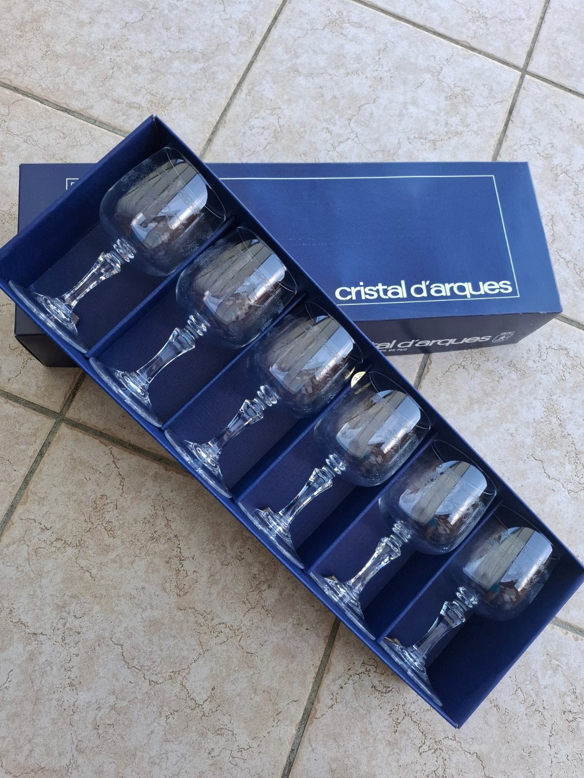 6 vases en cristal gravé, Enlèvement, Neuf