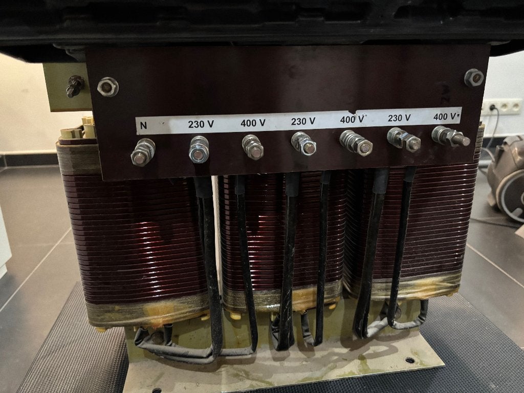 EREA 40kVA, ATT40000, réversible 3x230/400V avec capuchon, Enlèvement, Utilisé