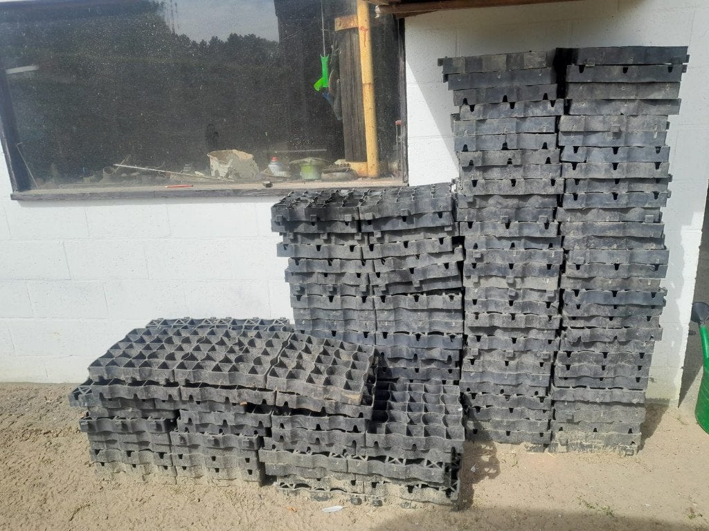 150 stuks grastegels in goede staat, Ophalen